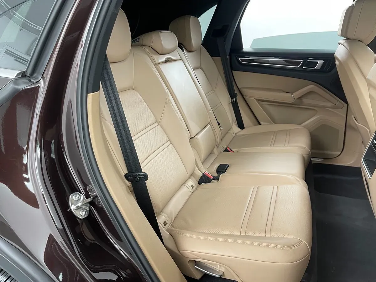 Porsche Cayenne photo 32