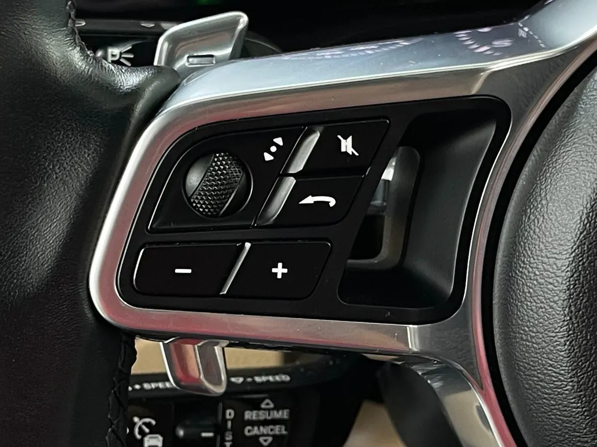 Porsche Cayenne photo 8
