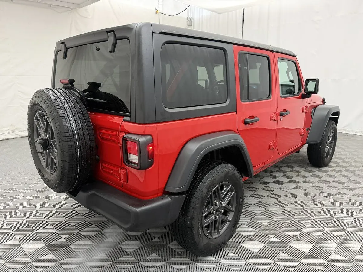 Jeep Wrangler photo 4