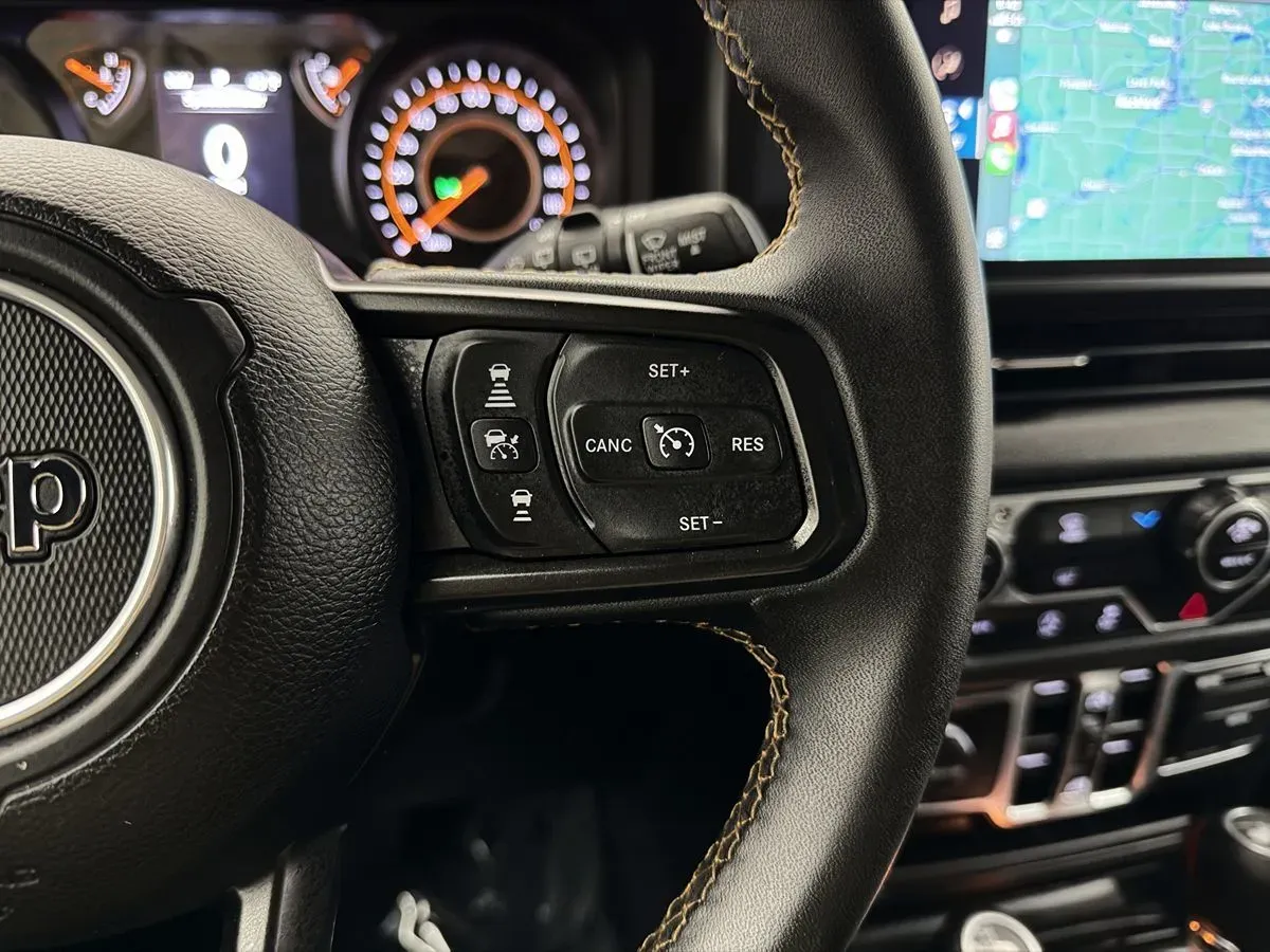 Jeep Wrangler photo 13