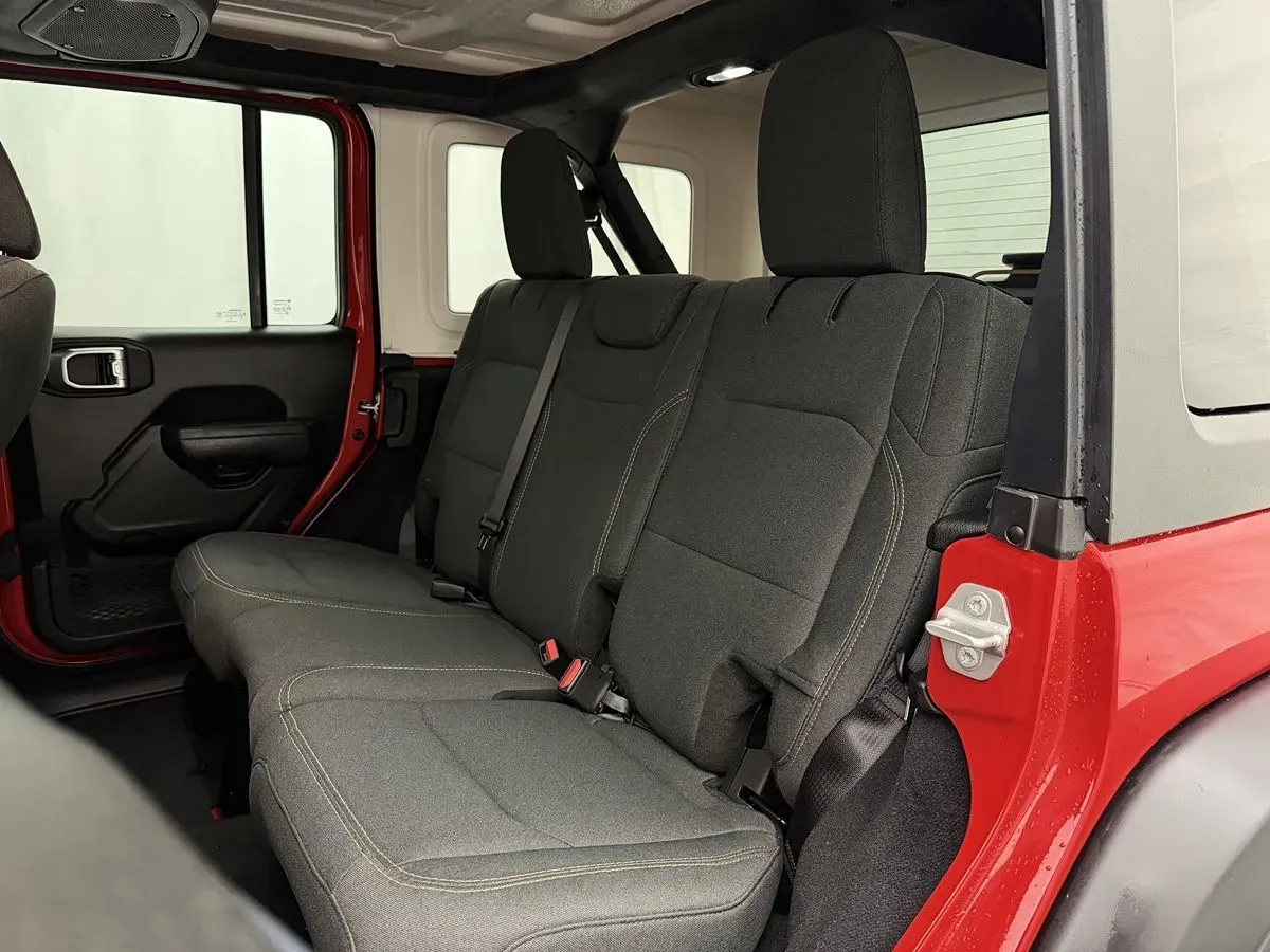 Jeep Wrangler photo 29