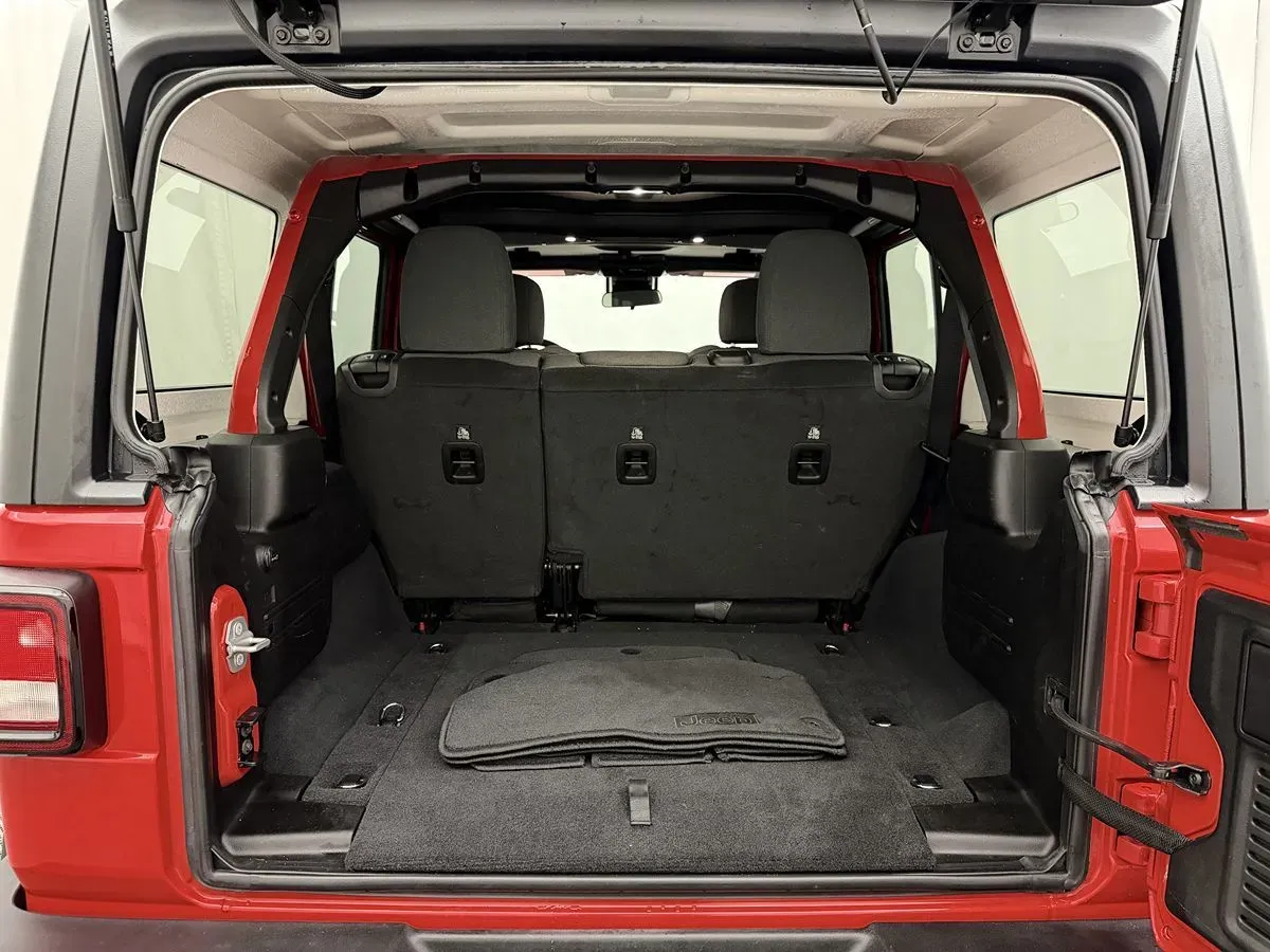 Jeep Wrangler photo 32