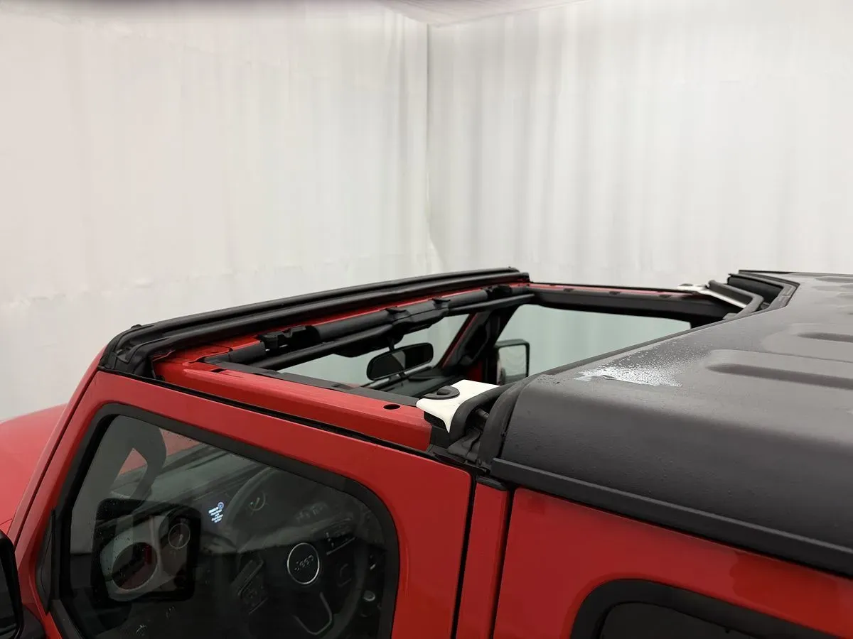 Jeep Wrangler photo 7