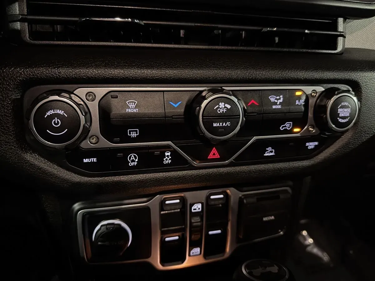 Jeep Wrangler photo 26