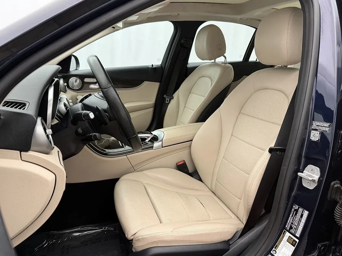 Mercedes-Benz C-Class photo 9