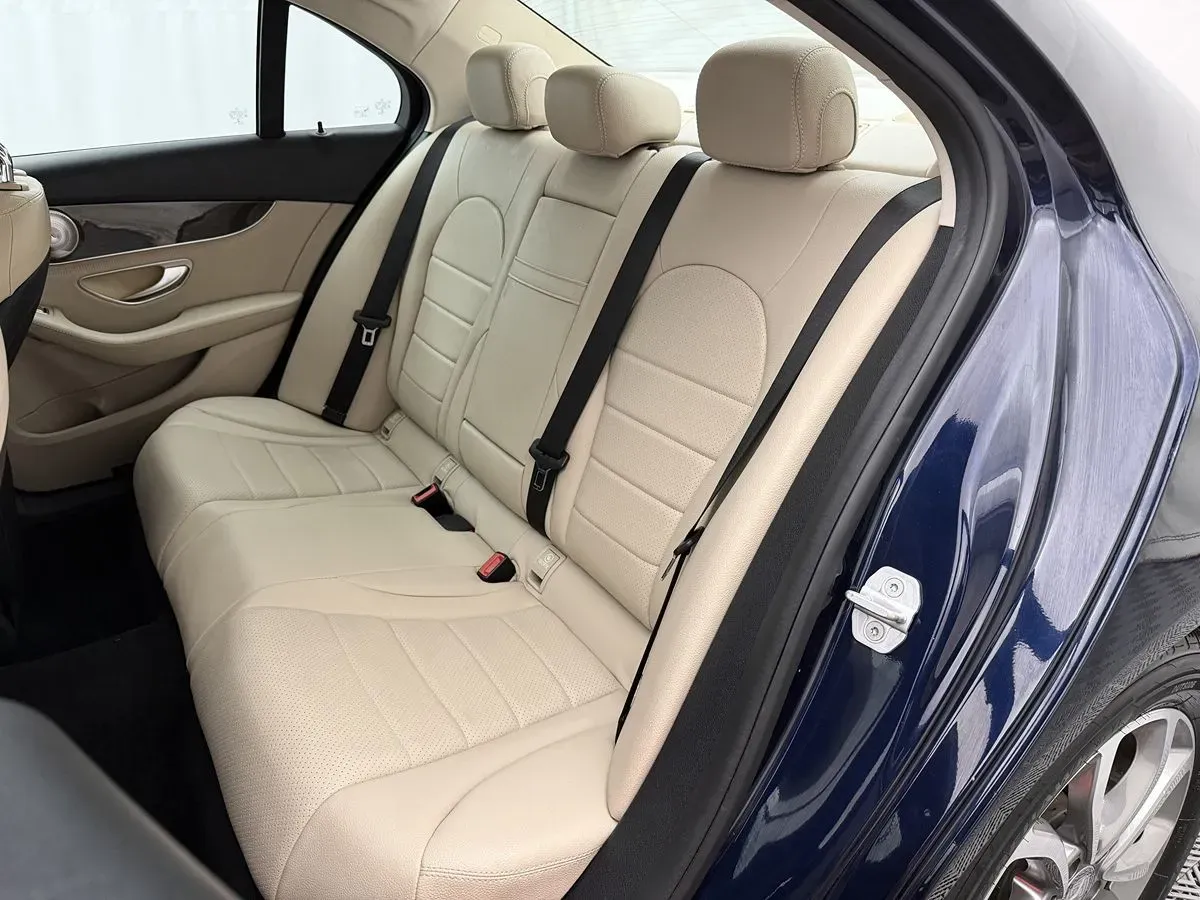 Mercedes-Benz C-Class photo 22