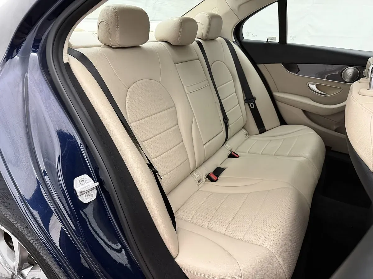 Mercedes-Benz C-Class photo 23