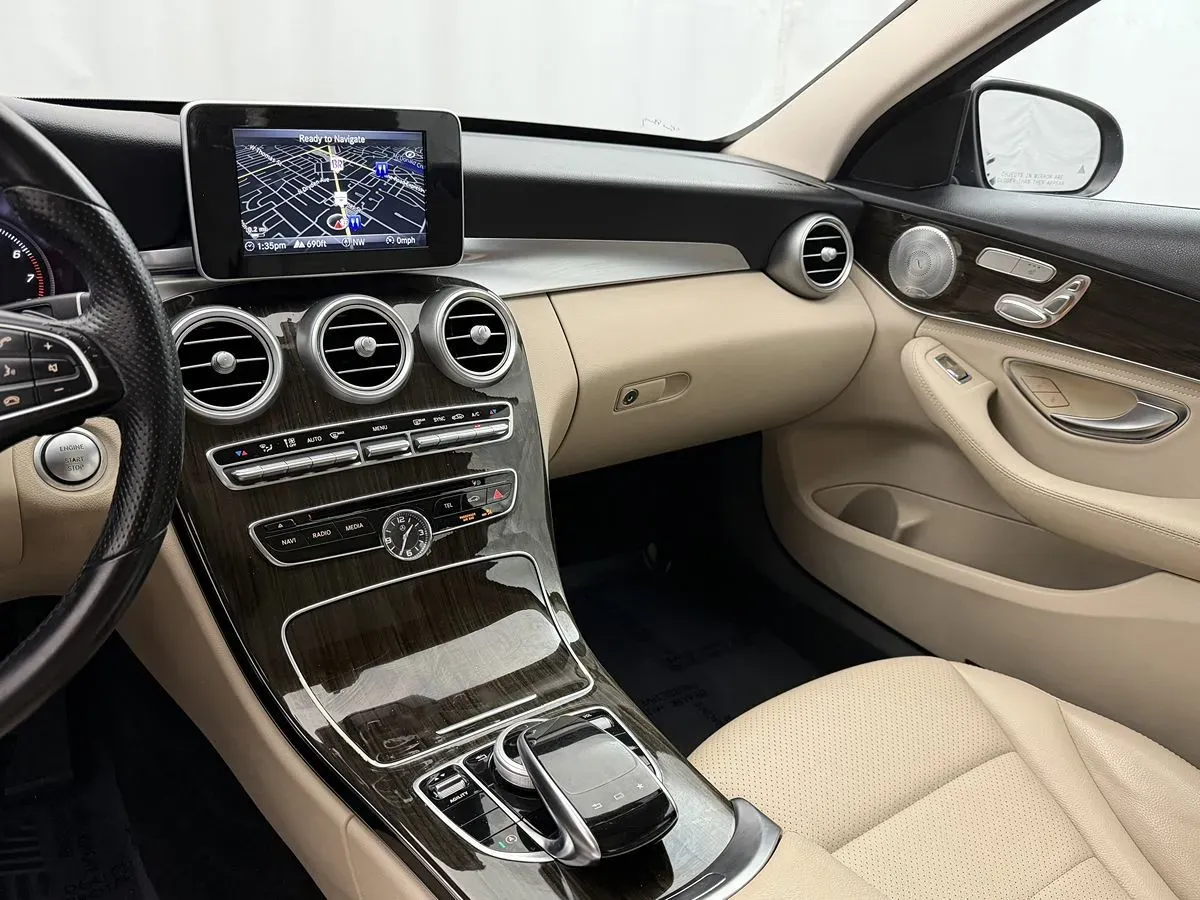 Mercedes-Benz C-Class photo 16