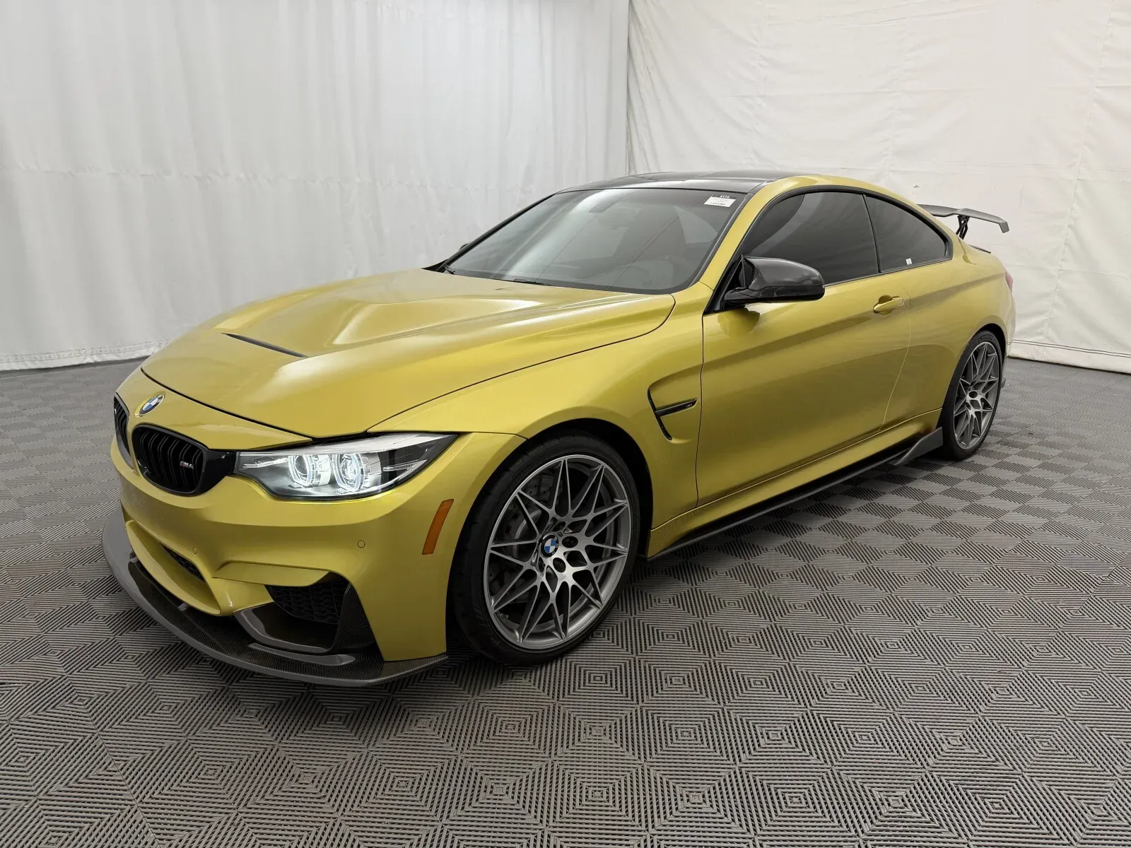 BMW M4 photo 2