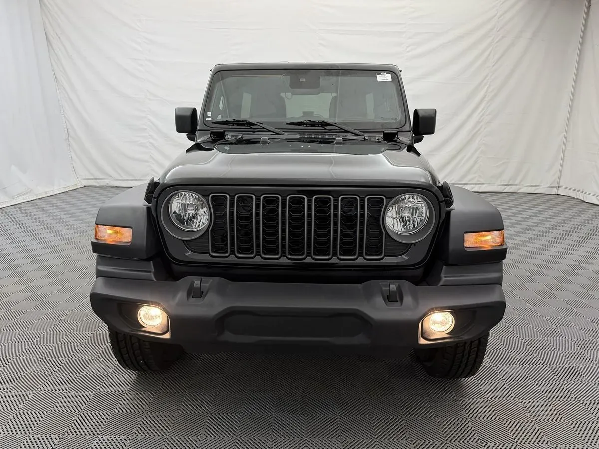 Jeep Wrangler photo 2