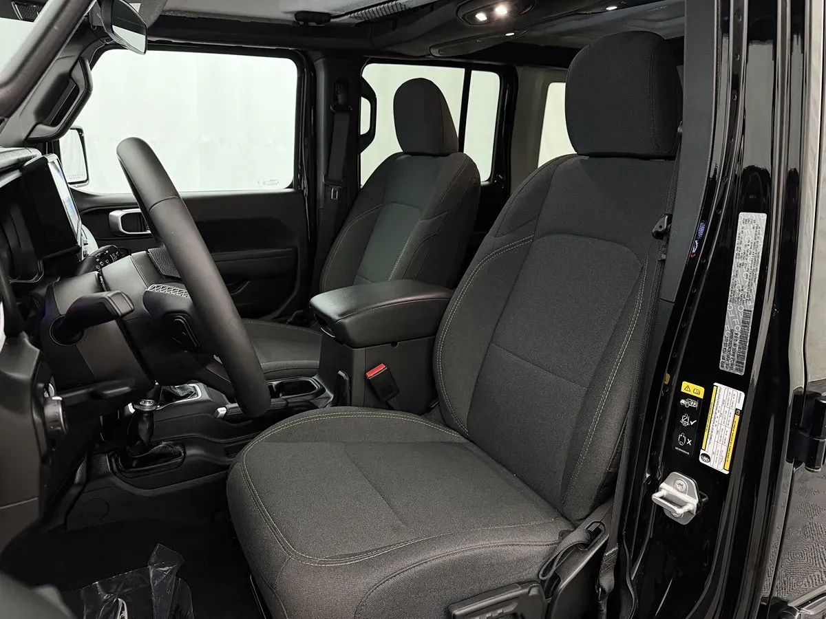 Jeep Wrangler photo 11