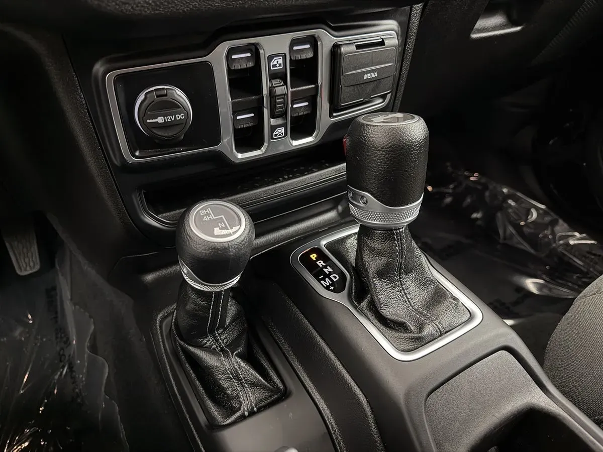 Jeep Wrangler photo 28