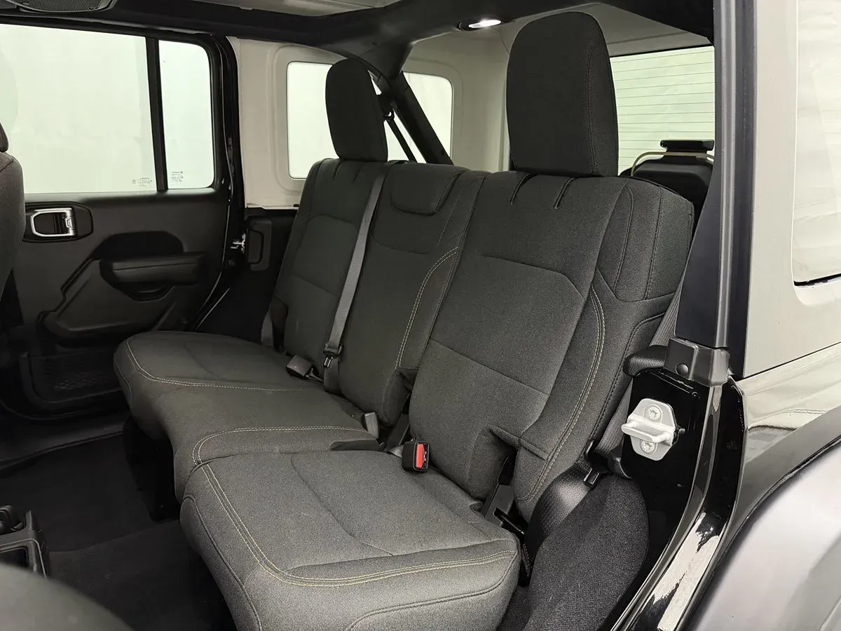 Jeep Wrangler photo 29