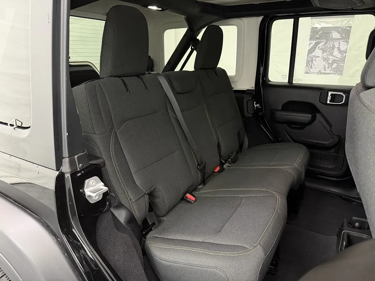 Jeep Wrangler photo 30