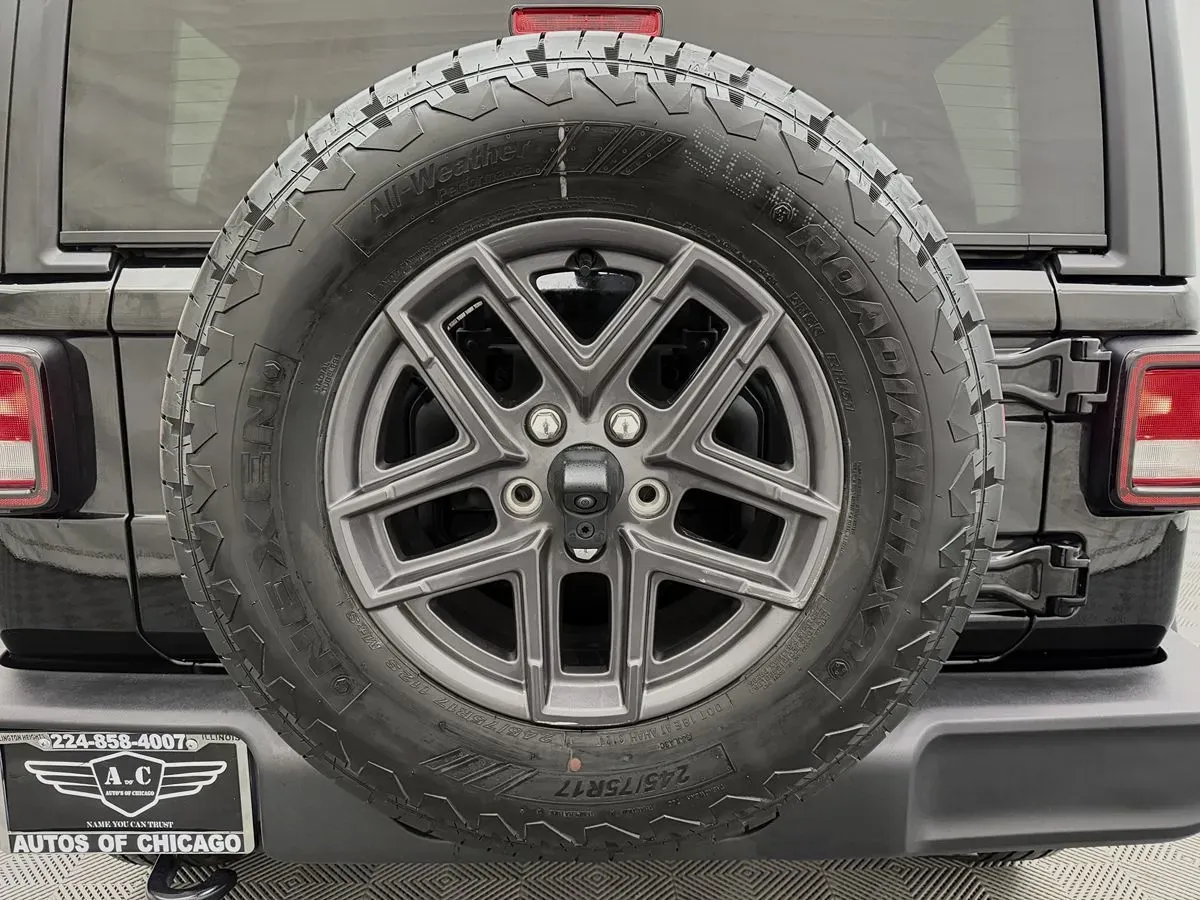 Jeep Wrangler photo 9