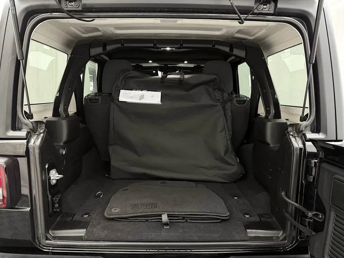 Jeep Wrangler photo 32