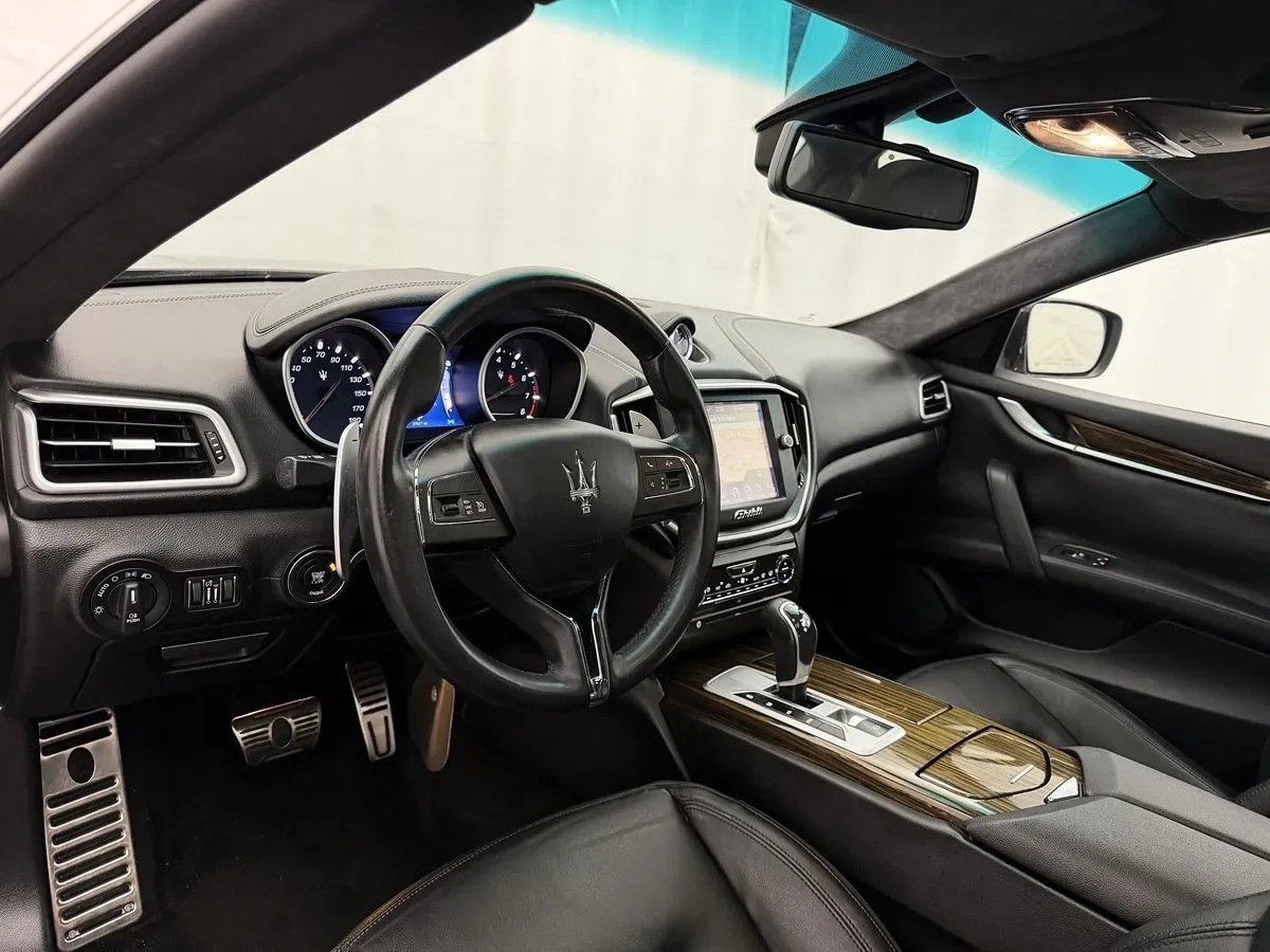 Maserati Ghibli photo 8