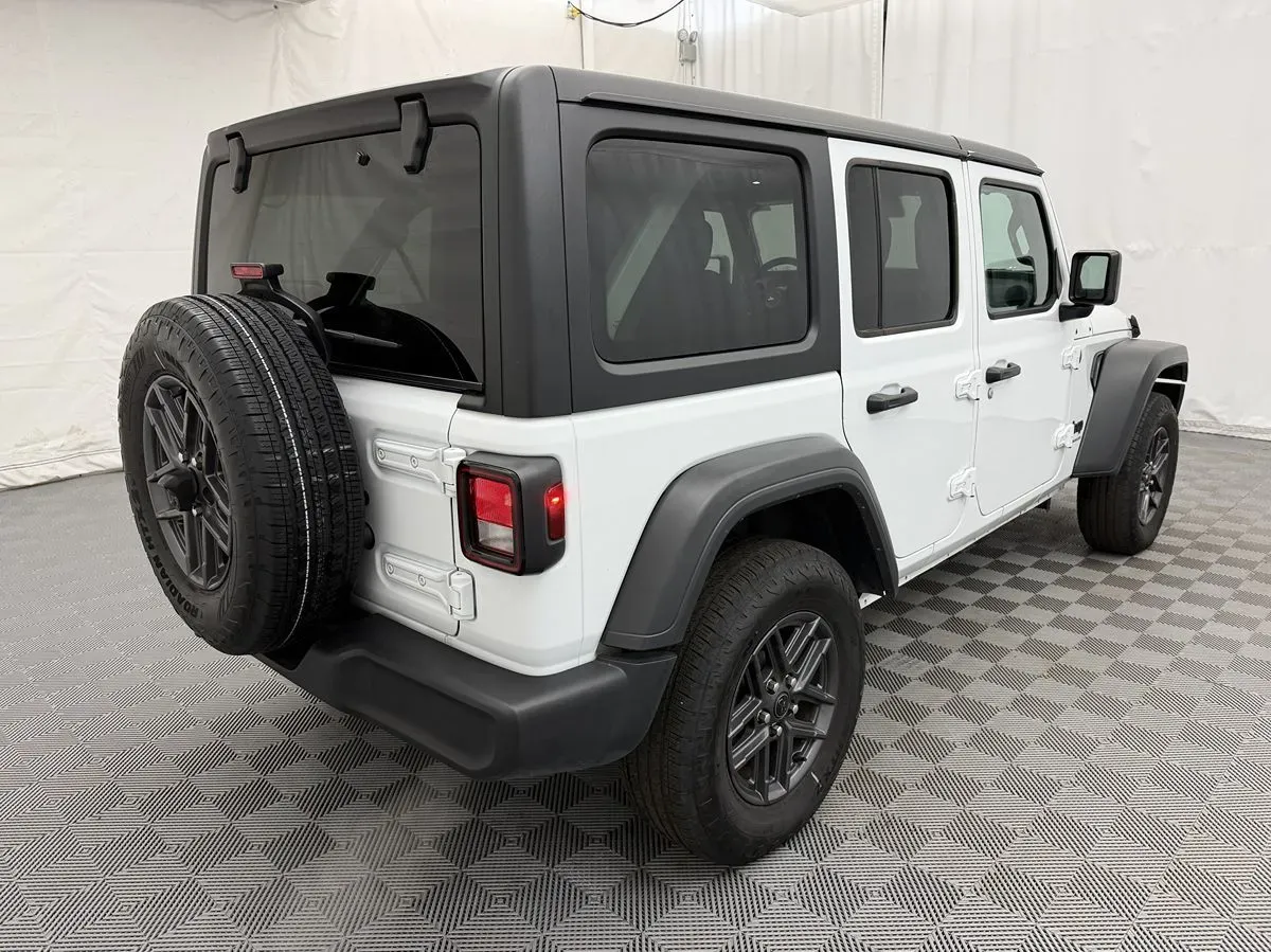 Jeep Wrangler photo 4