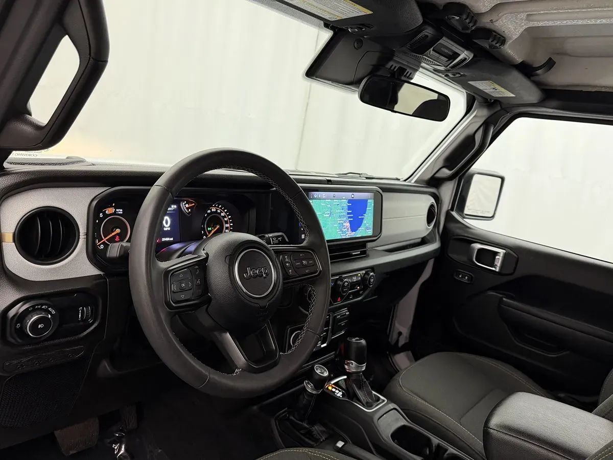 Jeep Wrangler photo 11