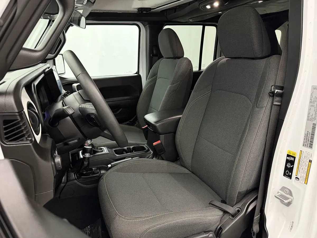 Jeep Wrangler photo 12