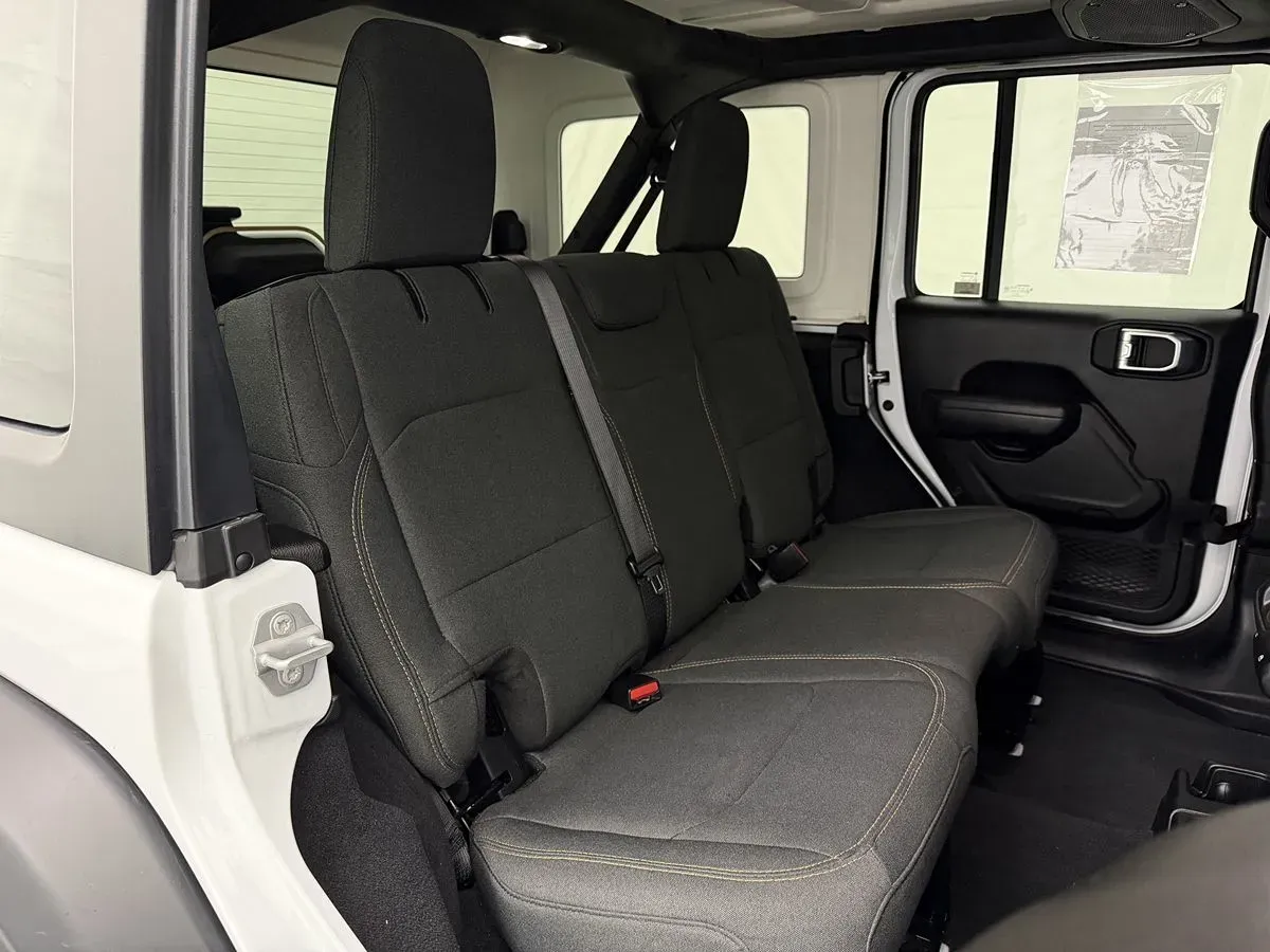 Jeep Wrangler photo 30
