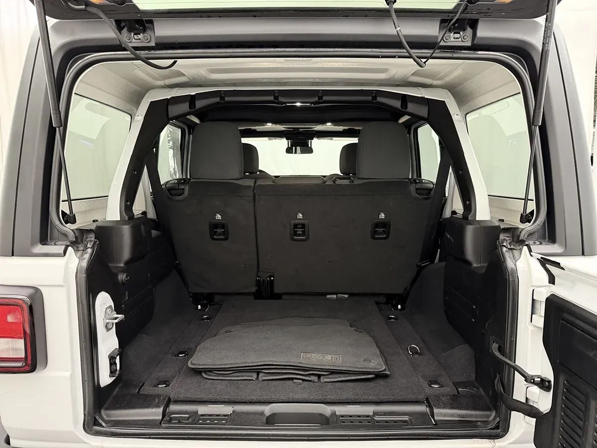 Jeep Wrangler photo 32