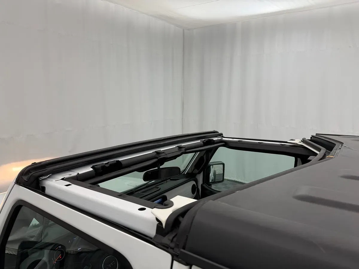 Jeep Wrangler photo 8