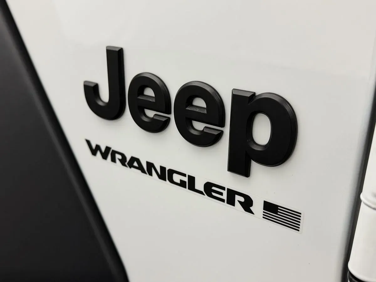 Jeep Wrangler photo 9