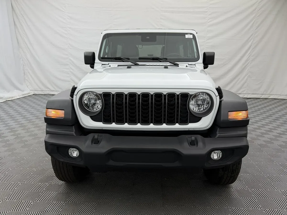 Jeep Wrangler photo 2