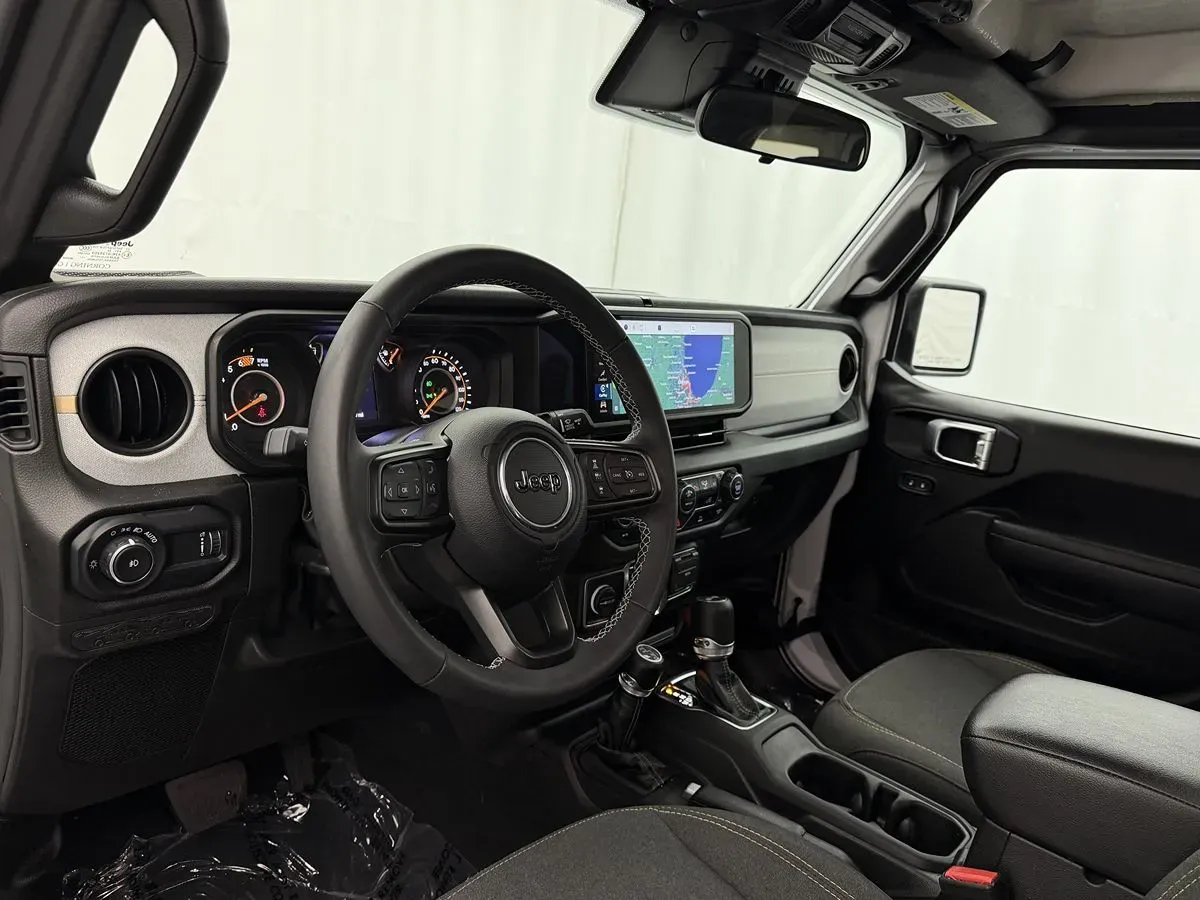 Jeep Wrangler photo 8