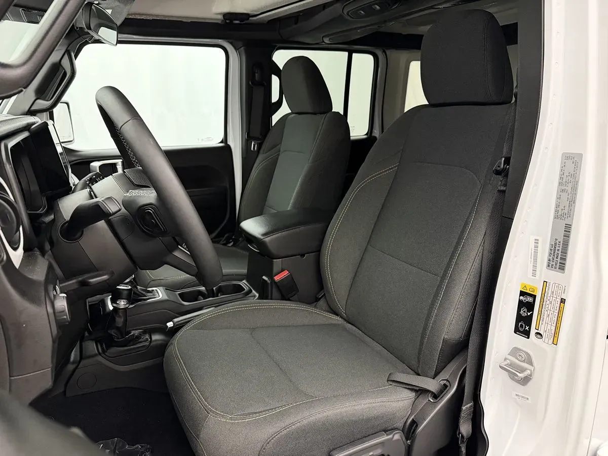 Jeep Wrangler photo 9