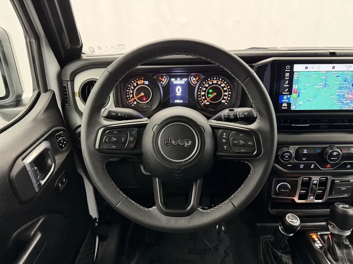 Jeep Wrangler photo 10