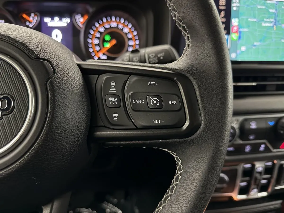 Jeep Wrangler photo 11