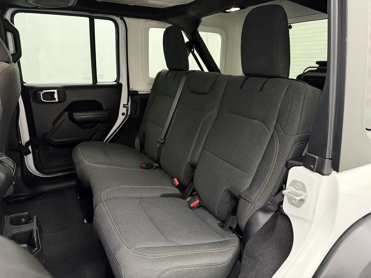 Jeep Wrangler photo 25