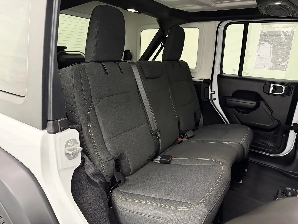 Jeep Wrangler photo 26
