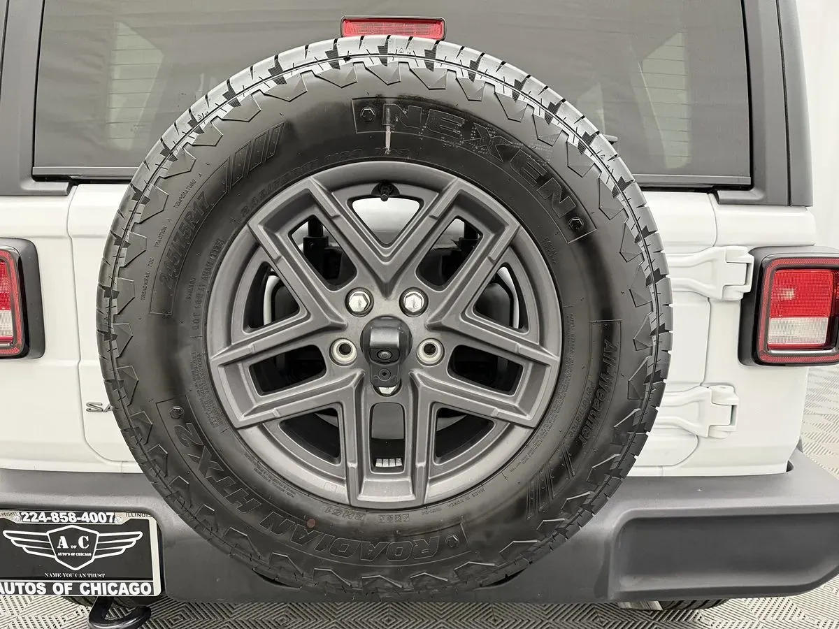 Jeep Wrangler photo 7