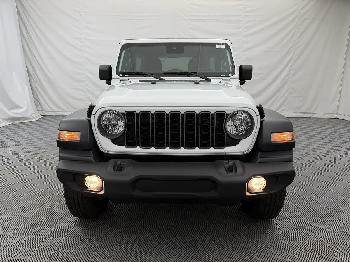 Jeep Wrangler photo 2