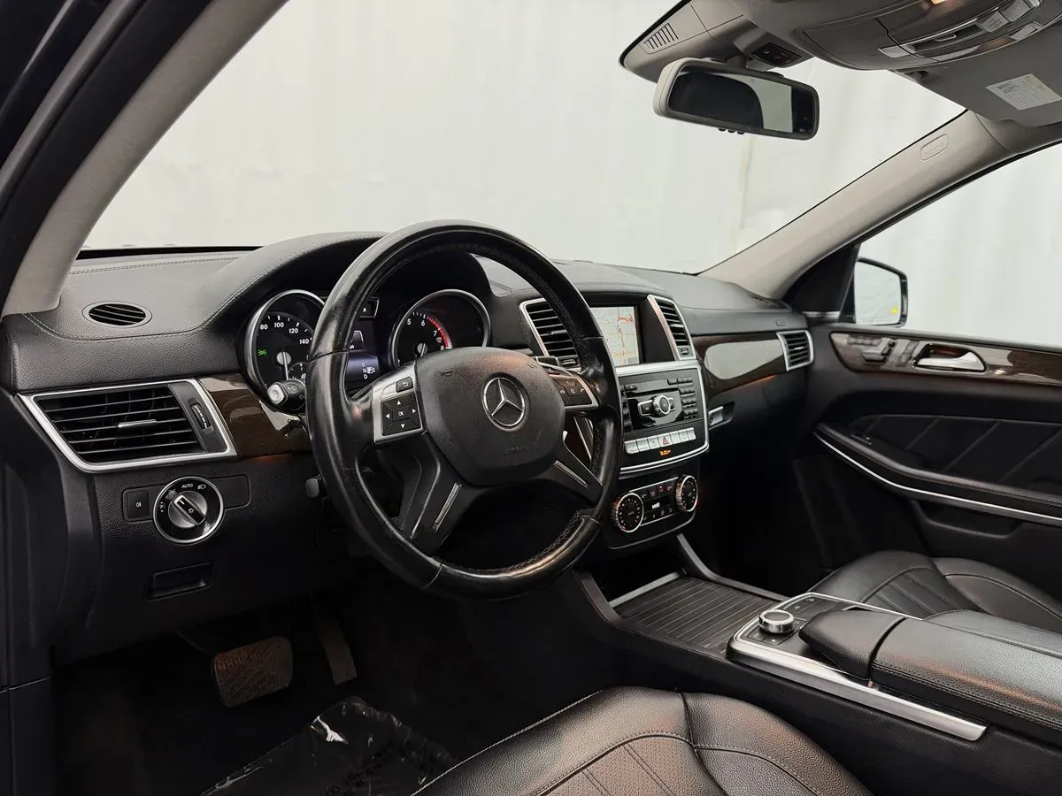 Mercedes-Benz GL-Class photo 8