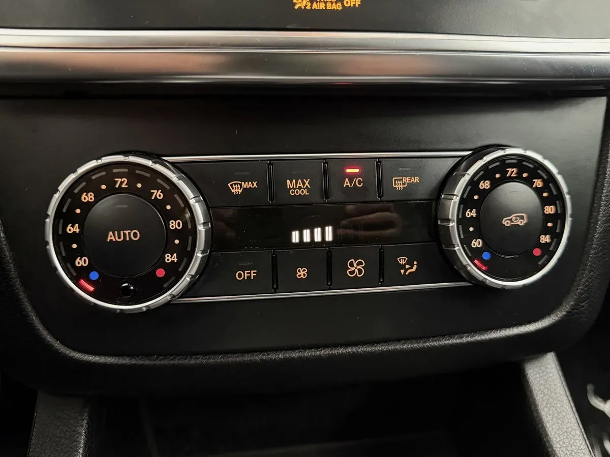 Mercedes-Benz GL-Class photo 24