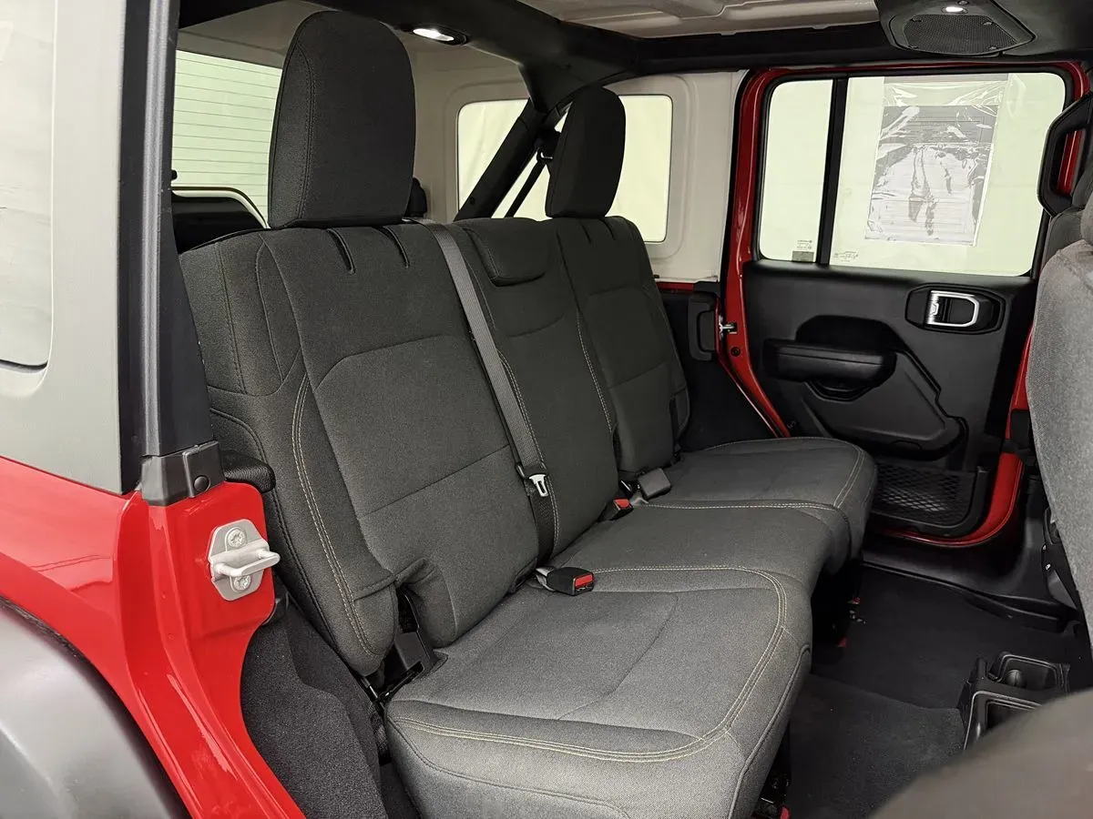 Jeep Wrangler photo 29