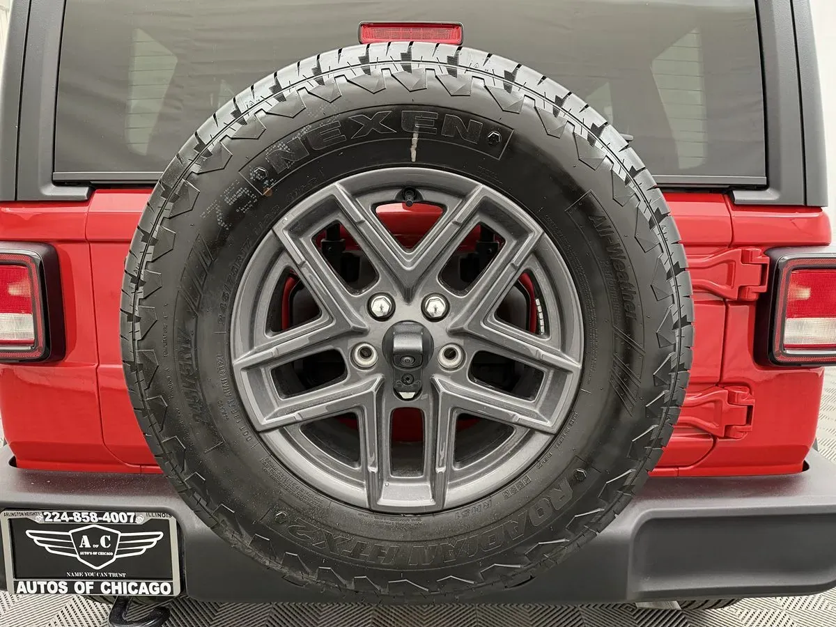 Jeep Wrangler photo 8