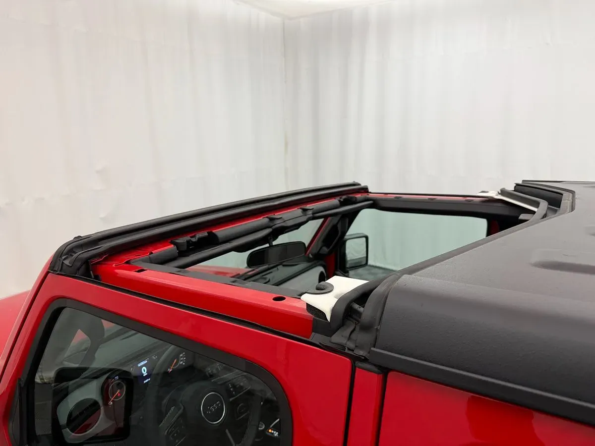 Jeep Wrangler photo 9