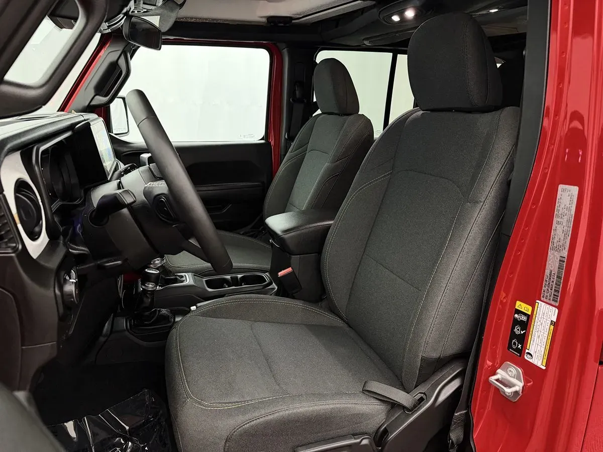 Jeep Wrangler photo 11