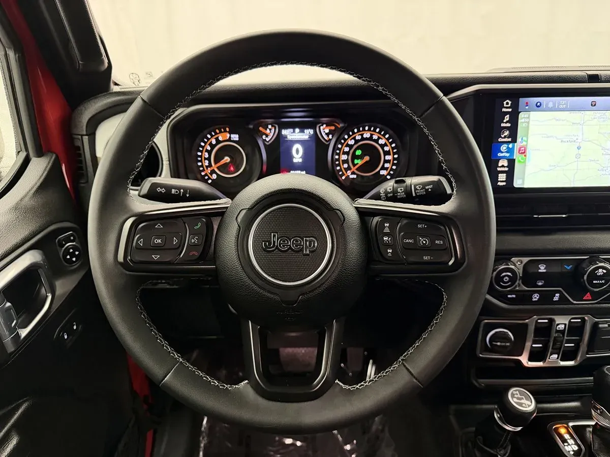 Jeep Wrangler photo 12