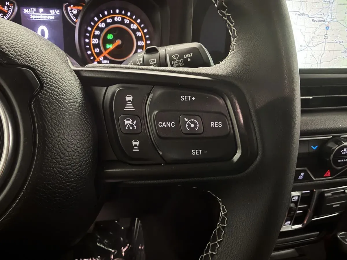 Jeep Wrangler photo 13