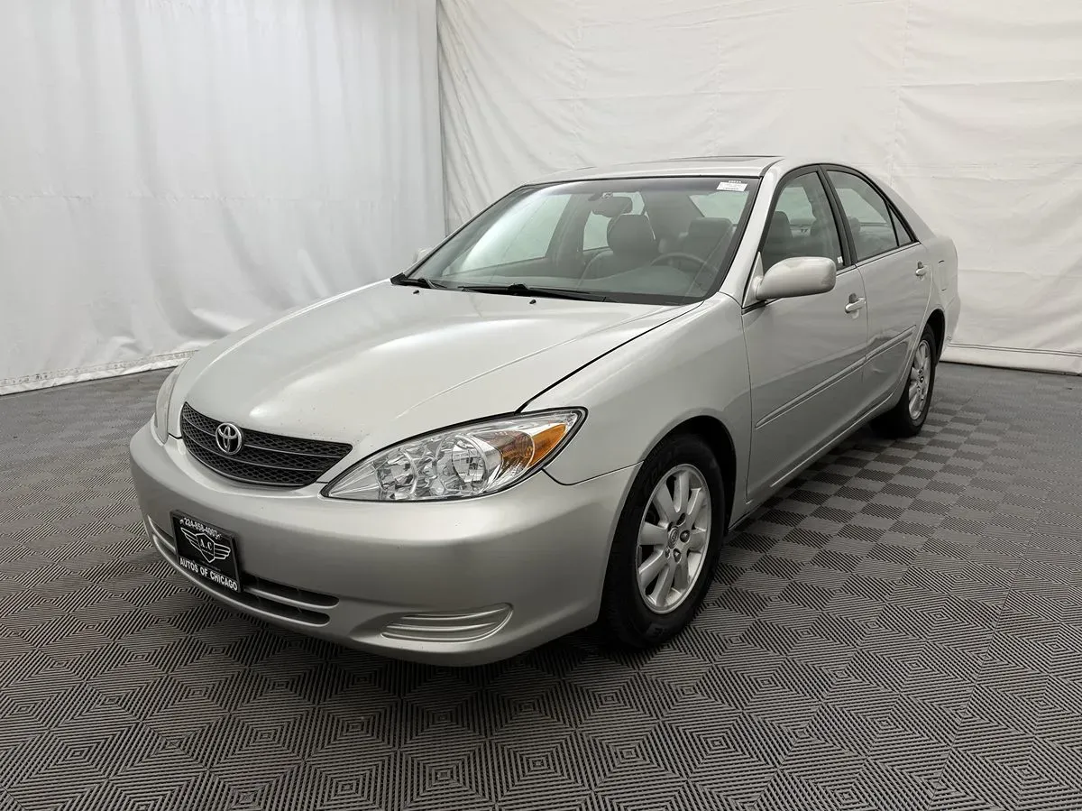 Toyota Camry photo 2