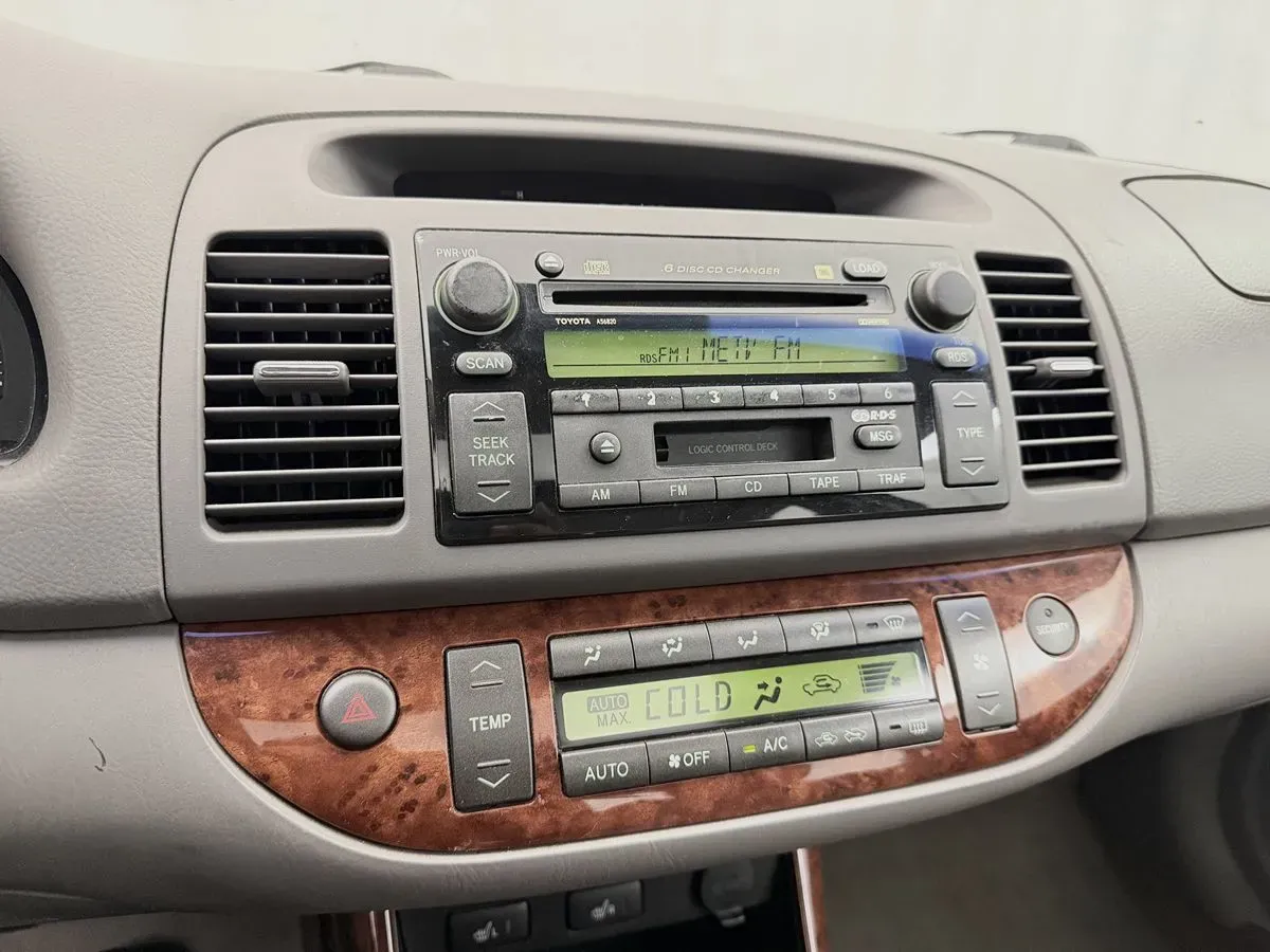 Toyota Camry photo 11