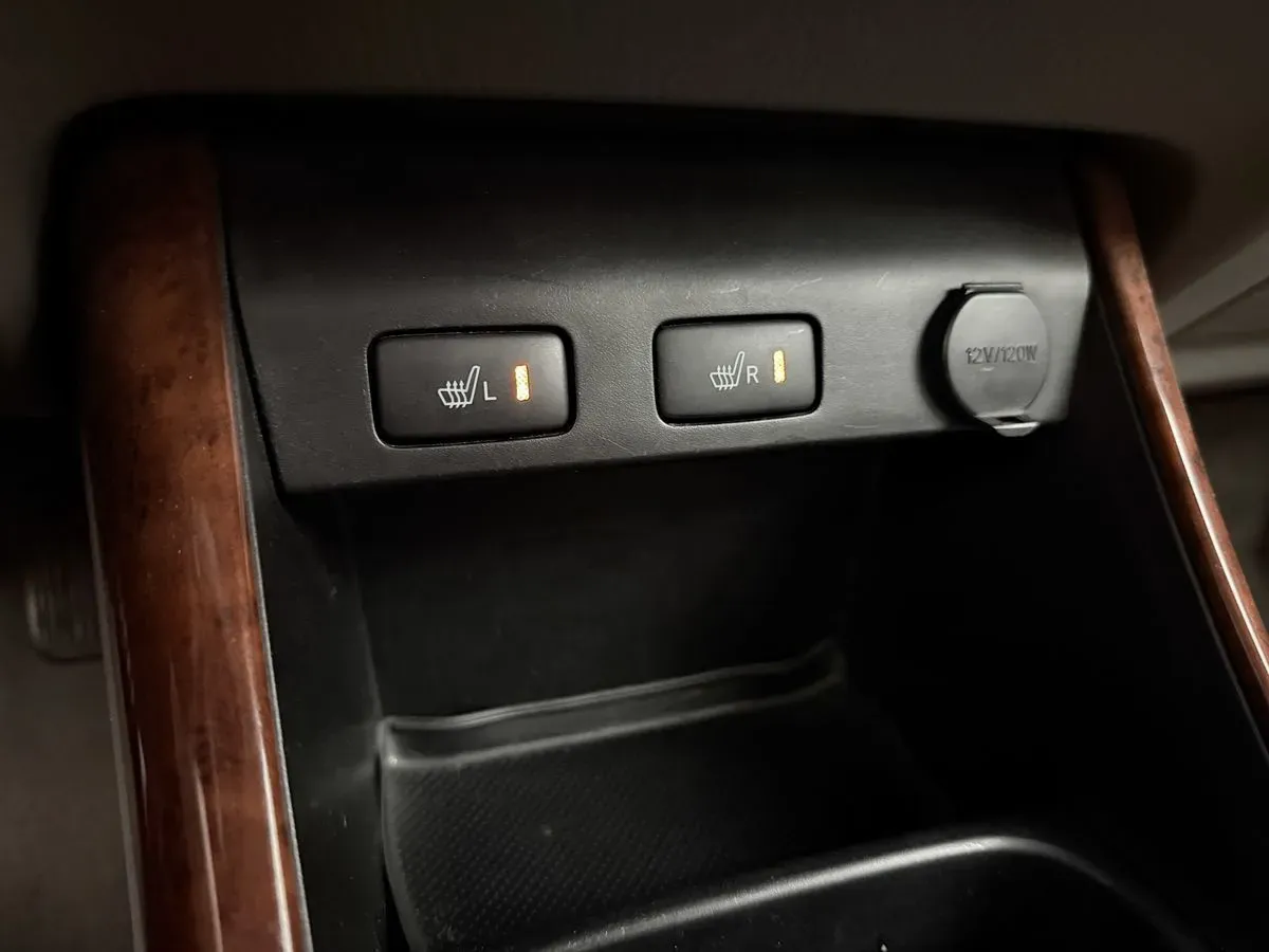 Toyota Camry photo 12