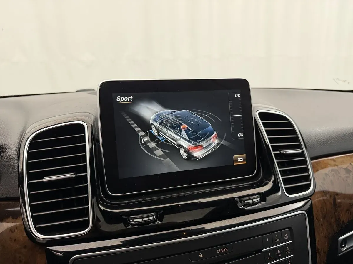 Mercedes-Benz GLE photo 22