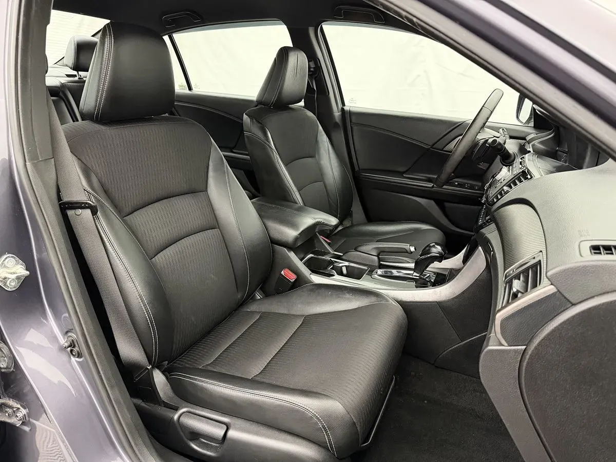Honda Accord photo 20